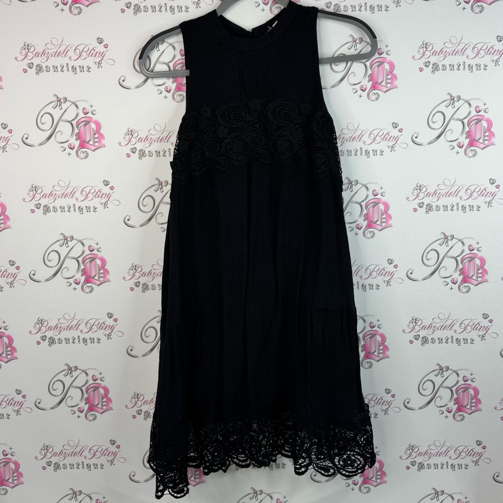 Rebellion dress floral lace crochet keyhole opening Black Lace-Trimmed Dress